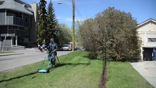 Средневековый рыцарь в современном городе