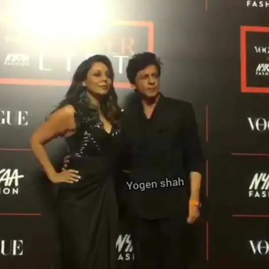 Подтвержденный #shahrukhkhan #with #wife @gaurikhan at Vogue X Nykaa Fashion the #power list 2019 in Mumbai