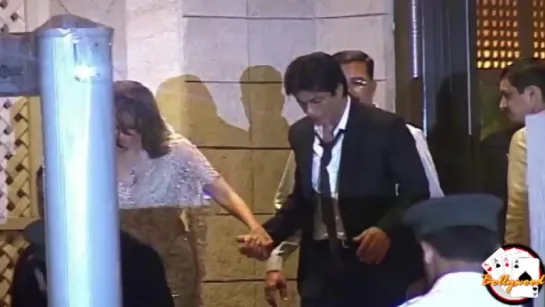 Gauri Khan & Shah Rukh Khan at Grand Wedding of Kareena Kapoor And Saif Ali Khan