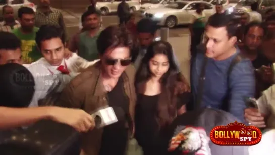 Shahrukh Khan Spotted At Airport, Leave For Europe For Imtiaz Alis Film Shoot