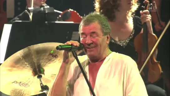 Deep Purple  Symphonic Orchestra - Smoke on The Water -Montreux 2011