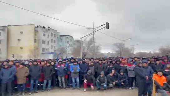 В Жанаозене протестующие снова вышли на площадь и выдвинули требования [NR]