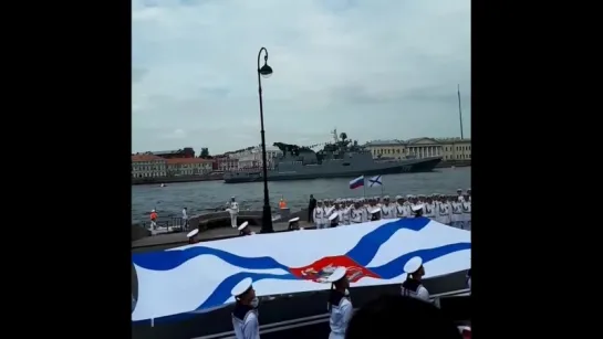 В Петербурге в эти минуты проходит генеральная репетиция Главного военно-морского парада