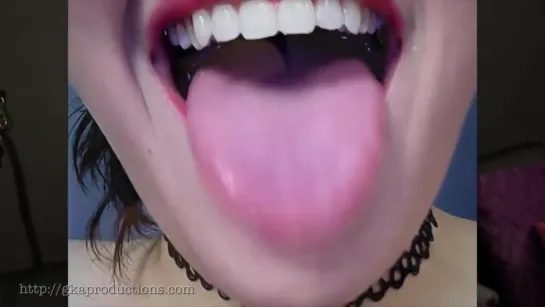 giantess mouth