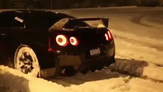 Крутой Nissan GTR [360p]