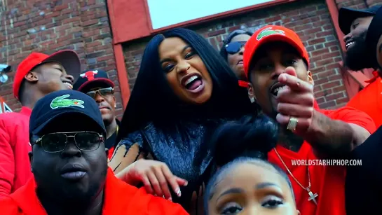 Cardi B – Pull Up