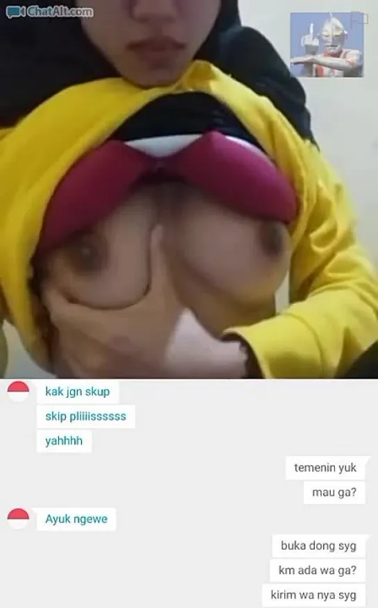 Viral OmeTv Baju kuning