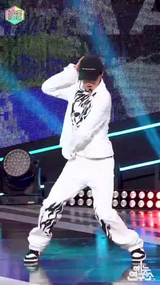 211204 {FanCam} KAI - Domino{Vertical ver.} @ Music Core