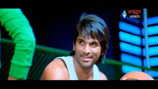 Hero Allu Arjun Introduction Scene - Varudu Scenes