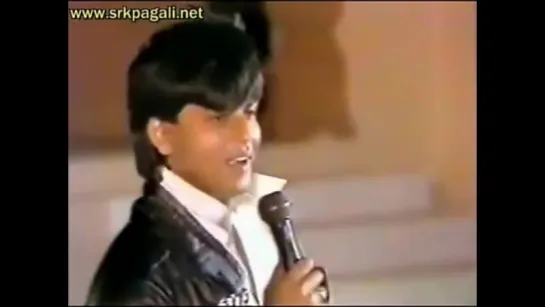 Shah Rukh Khan wins FilmFare 1992 Best Male Debut Award for Deewana