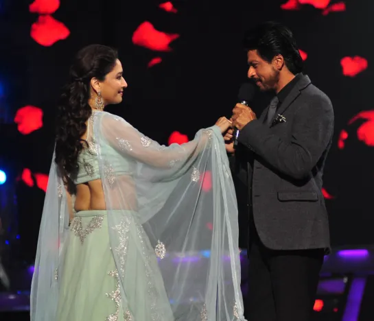 Shah Rukh Madhuri re create magic on stage