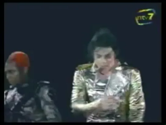 HIStory WORLD TOUR LIVE IN KUALA LUMPUR - 03 - Wanna Be Startin Something