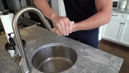 Let me show you how to wash your hands !