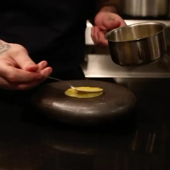 Plating up @luckycatbygordonramsay’s signature seared Orkney scallop and sweetcorn hot sauce.... stunning !!