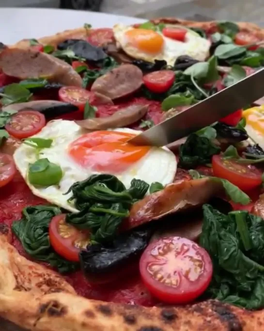 Oh lord.... @gordonramsaystreetpizza are making breakfast pizza a thing !!