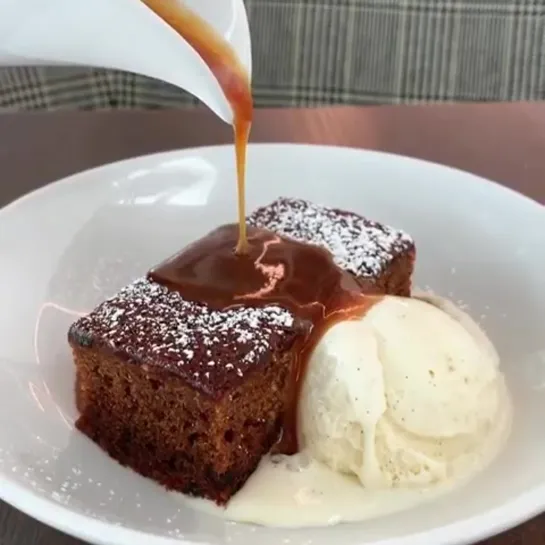 The most amazing sticky toffee pudding @gordonramsayplanefood.... visit my stories for the recipe Gx