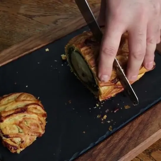 First a beet wellington, now a celeriac wellington.... oh lord, I think I'm turning Veggie !!! Gx #veganuary