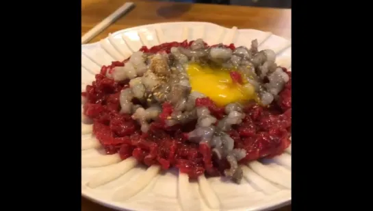 I think there’s something moving in my tartare !! #seoul #korea #고든램지