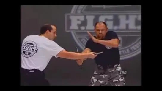 Tactical knife fighting