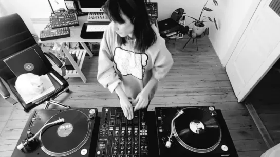 Deep House presents: Amelie Lens vinyl only home session [DJ Live Set HD 720]