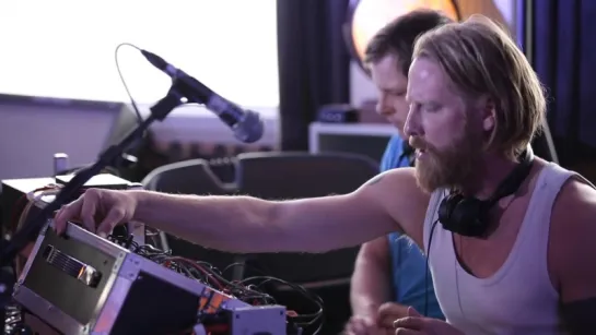 Deep House presents: Gus Gus - Arabian Horse (Live on KEXP) [HD 1080]