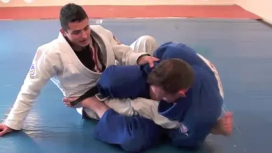 Caio Terra foot lock defense video for charity.