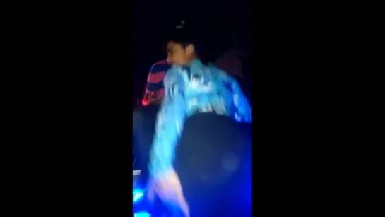 Mostrando a Calcinha Pra Galera No Baile Funk