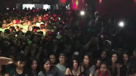 Novinhas Safadas Na Putaria Com Os Dançarinos No Palco Do Baile