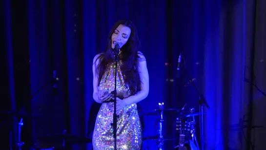 Chrysta Bell performs «Sycamore Trees». David Lynch: Between Two Worlds