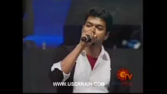 Vijay singing Aska laska Song..