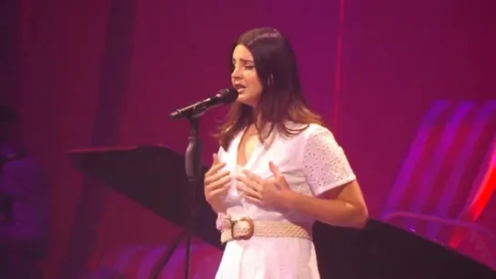 Lana Del Rey – Cherry (Live @ «LA To The Moon Tour»: «Palacio Vistalegre»)