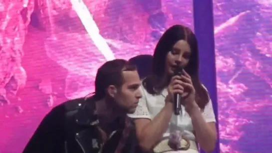 Lana Del Rey – Scarborough Fair (Live @ «LA To The Moon Tour»: «Palacio Vistalegre»)