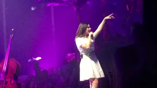 Lana Del Rey – Blue Jeans (Live @ «LA To The Moon Tour»: «Palacio Vistalegre»)