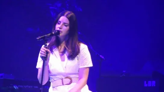 Lana Del Rey – Honeymoon (Live @ «LA To The Moon Tour»: «Palacio Vistalegre»)