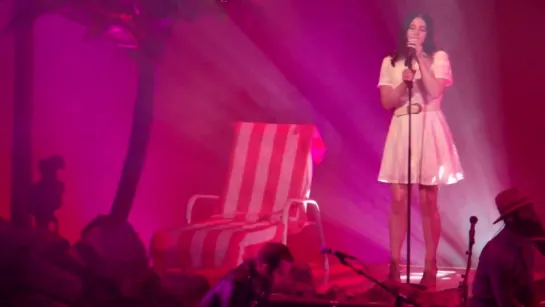 Lana Del Rey – Lust For Life (Live @ «LA To The Moon Tour»: «Palacio Vistalegre»)