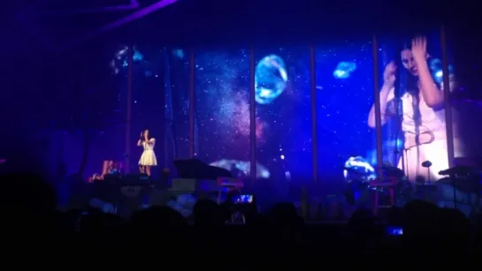 Lana Del Rey – Change / Black Beauty / Young And Beautiful (Live @ «LA To The Moon Tour»: «Palacio Vistalegre»)