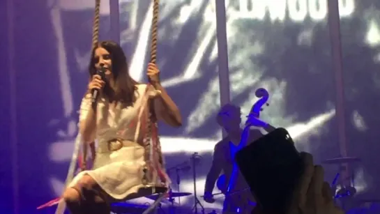 Lana Del Rey – Video Games (Live @ «LA To The Moon Tour»: «Palacio Vistalegre»)