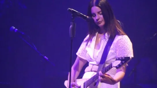 Lana Del Rey – Yayo (Live @ «LA To The Moon Tour»: «Palacio Vistalegre»)