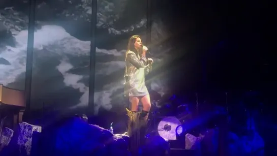 Lana Del Rey – God Bless America - And All The Beautiful Women In It (Live @ «LA To The Moon Tour»: «Mandalay Bay Events Center»