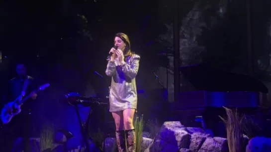 Lana Del Rey – Get Free (Live @ «LA To The Moon Tour»: «Mandalay Bay Events Center»)