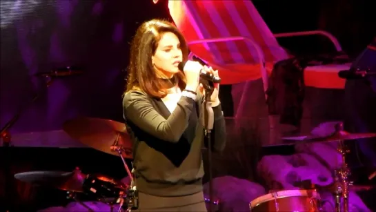 Lana Del Rey – Cherry (Live @ «LA To The Moon Tour»: «Toyota Center»)