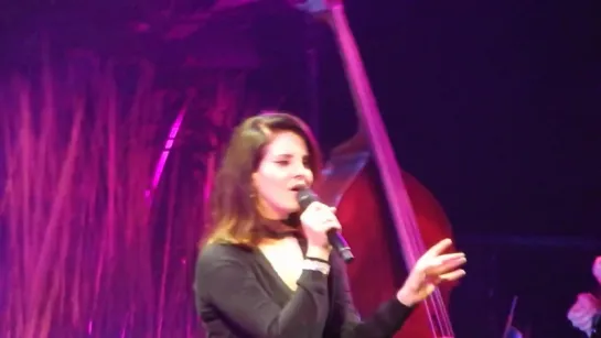 Lana Del Rey – Blue Jeans (Live @ «LA To The Moon Tour»: «Toyota Center»)