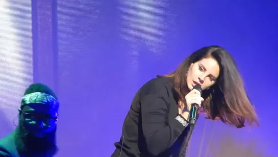 Lana Del Rey – When The World Was At War We Kept Dancing (Live @ «LA To The Moon Tour»: «Toyota Center»)