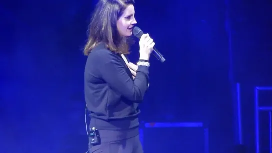 Lana Del Rey – Video Games (Live @ «LA To The Moon Tour»: «Toyota Center»)