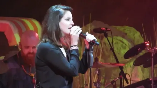 Lana Del Rey – Summertime Sadness (Live @ «LA To The Moon Tour»: «Toyota Center»)