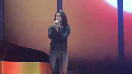 Lana Del Rey – Summertime Sadness (Live @ «LA To The Moon Tour»: «Toyota Center»)