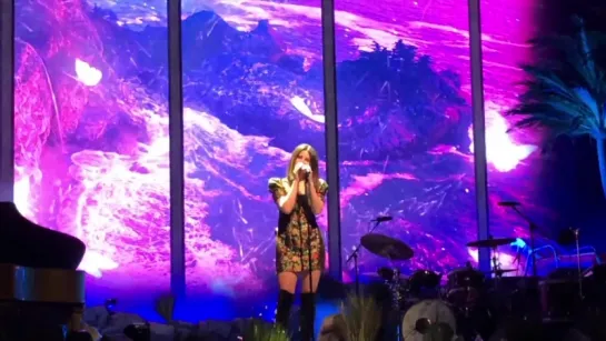 Lana Del Rey live @ «LA To The Moon Tour»: «American Airlines Center»