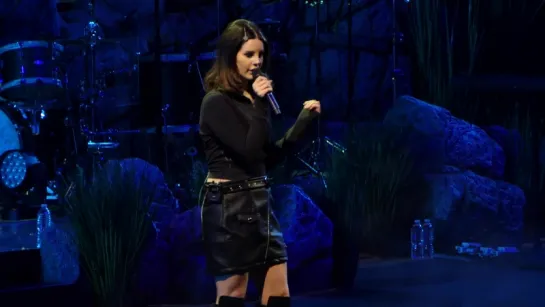 Lana Del Rey – Cruel World (Live @ «LA To The Moon Tour»: «Wells Fargo Center»)