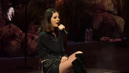 Lana Del Rey – Ultraviolence (Live @ «LA To The Moon Tour»: «Wells Fargo Center»)