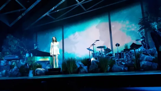 Lana Del Rey – Music To Watch Boys To (Live @ «LA To The Moon Tour»: «Target Center»)